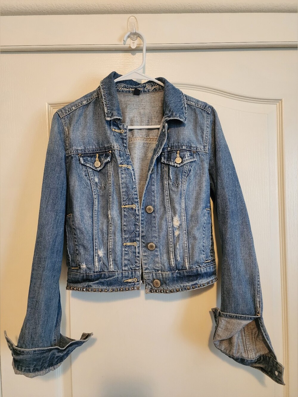 Vintage- American Eagle Outfitters Light Blue Denim Jacket. Size M.